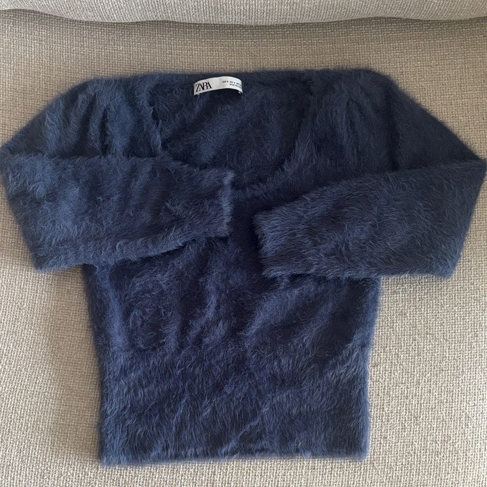 ☀️ Warm☀️ Zara Fuzzy Stretchy Blue Round-Neck Sweater